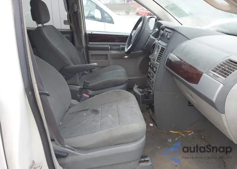 2010 Chrysler Town & Country Touring z USA, uszkodzony, nr VIN 2A4RR5D11AR308969